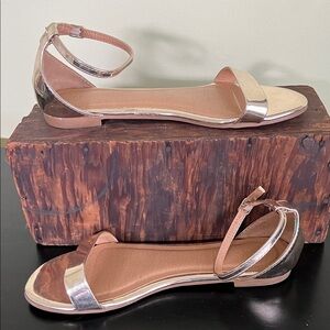 DB Studio Magical Single-Strap Mirror Metallic Flat Sandals